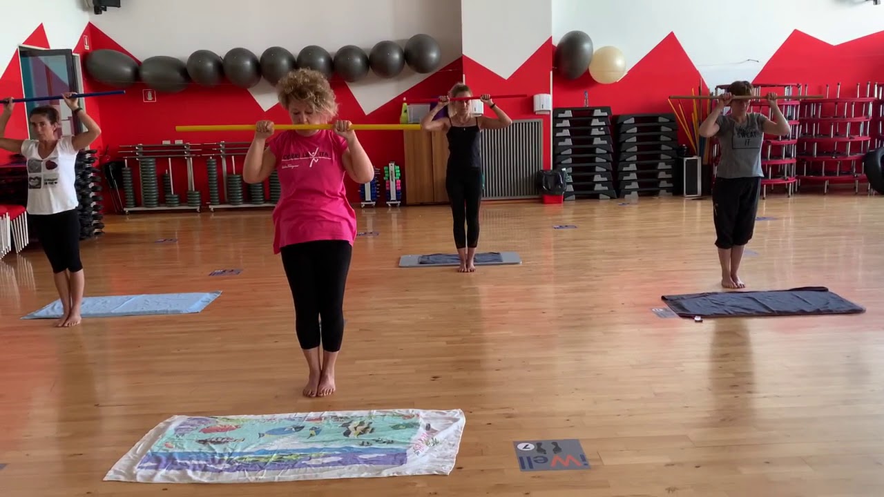 Fantastica ginnastica completa con il bastone , avanzata. Meravigliosa.