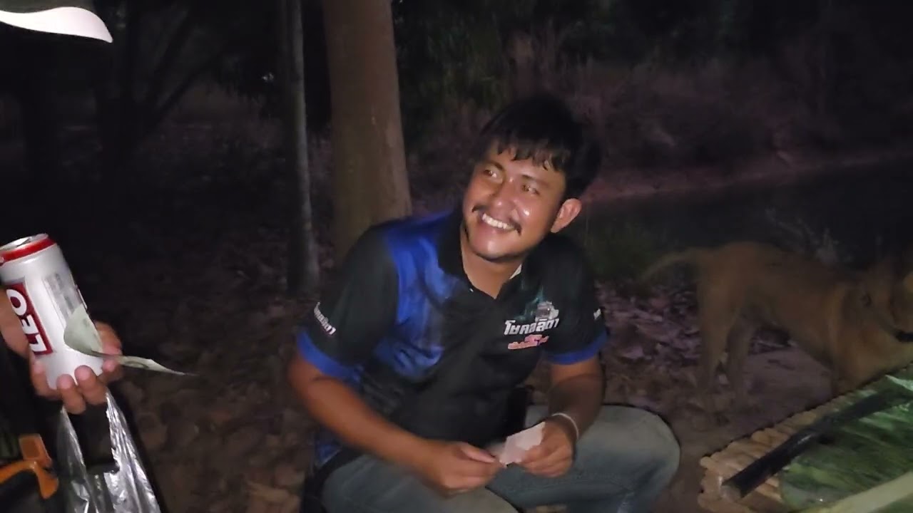 จารชายพาน้องๆ มาฉลองอะไร