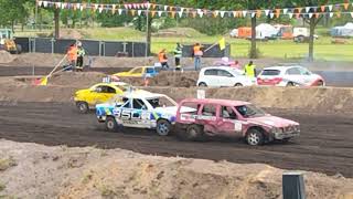 Zomerfeesten de Hoeve | Autorodeo 2026 | Auto over de kop en komt goed terecht - Einde filmpje