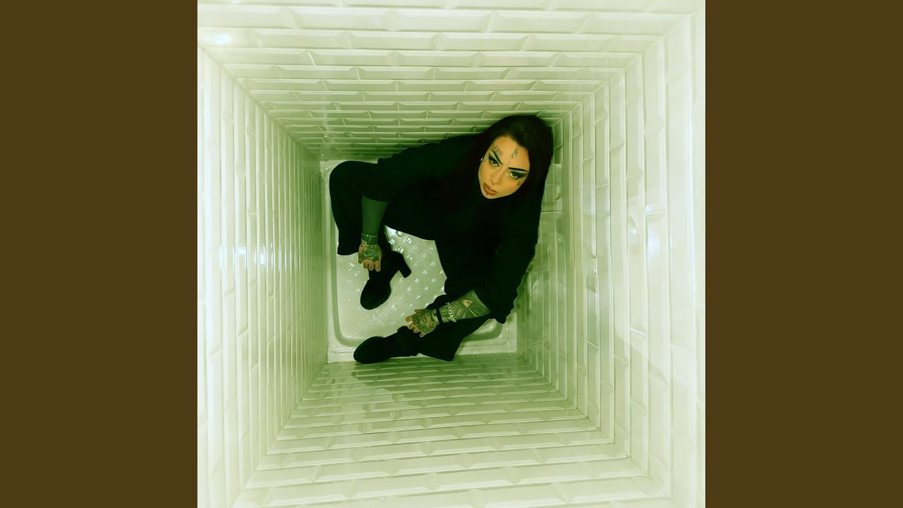 Cécilia Pascal "Villain" - Dark pop elettronico aggressivo, tra tensione e rottura continua