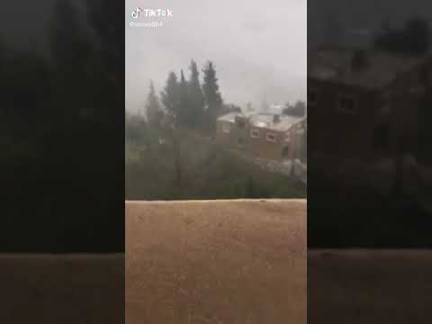 انا بعيد عن داري