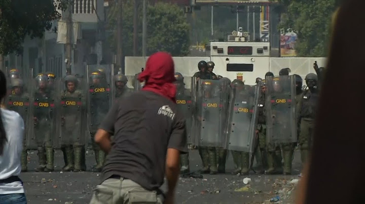Tensions as Venezuelans clash with National Guard