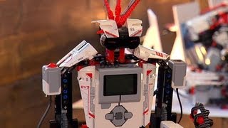 CNET News - Tech companies try to out-build, out-program each other with Legos