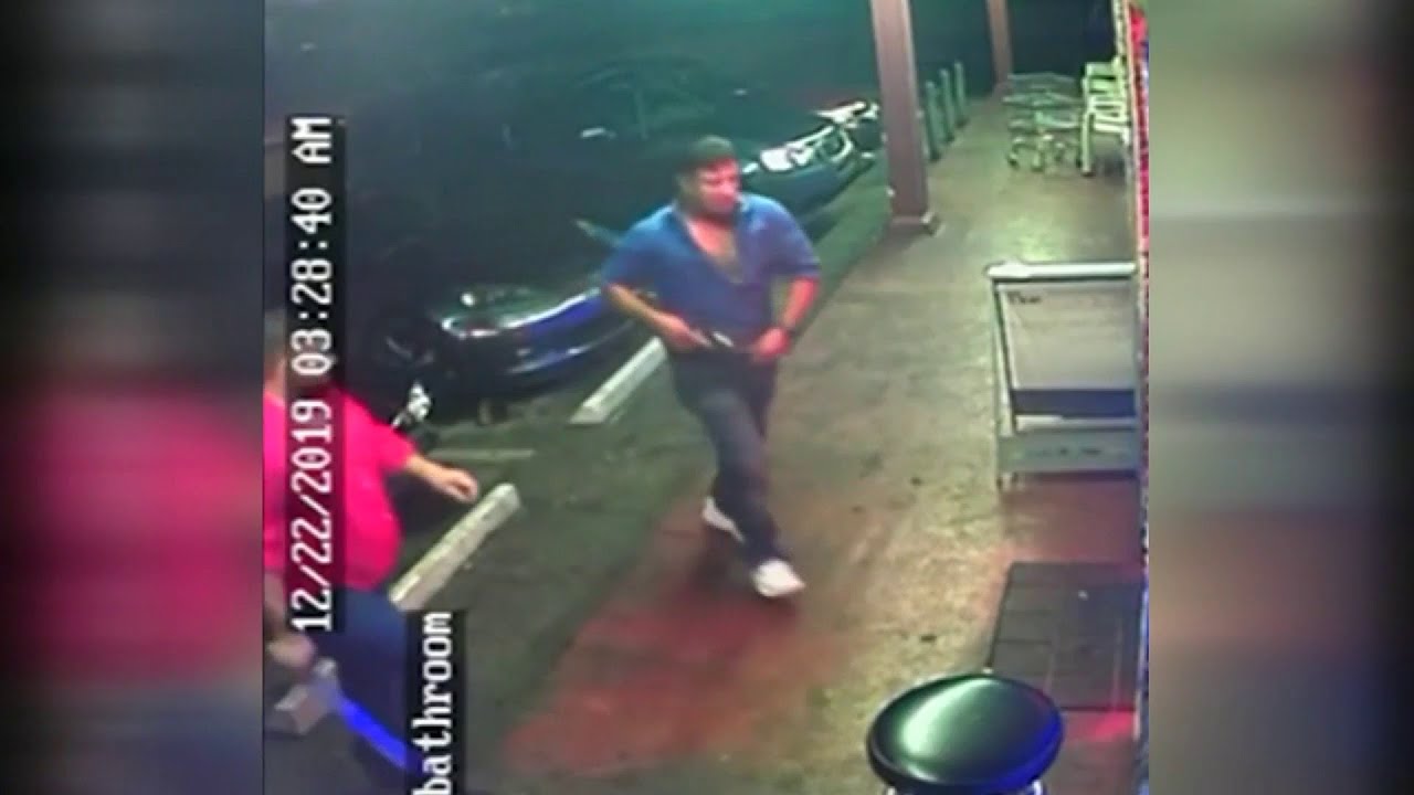 2 armed men caught on camera entering Deerfield Beach restaurant - YouTube