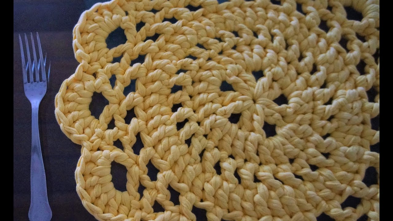 SOUSPLAT EM CROCHE VAZADO DE FIO DE MALHA COM SONIA MARIA