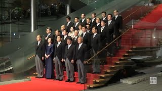 岸田首相と新閣僚たち記念撮影