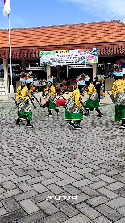 Tari Traditional Ikan Lele Lamongan #shorts #reels #shortvideo #shortsfeed #taritradisional#mimurni