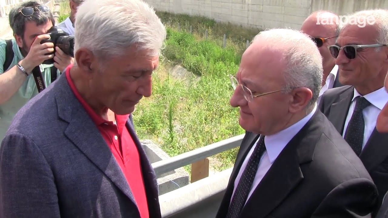 De Luca-Bassolino, si incontrano e parlano in dialetto (e di nipotini)