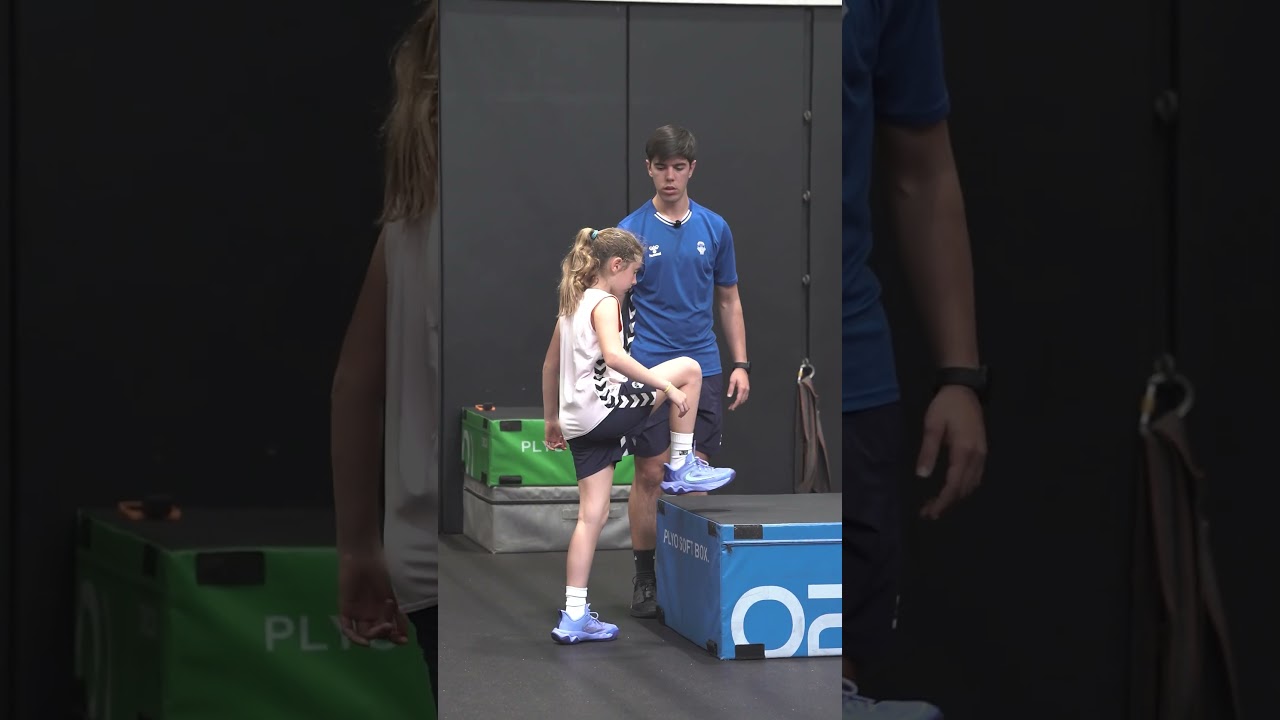 🏕️🎒 CAMPUS Y ESCUELAS | 🪳💥 Imagina que hay una cucaracha debajo del pie | Valencia Basket #shorts