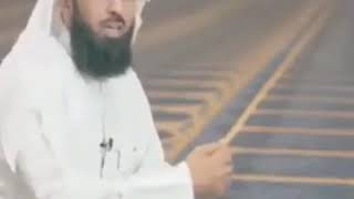 لماذا نهى الرسول ﷺ عن وضع أليد أليسرى خلف الظهر