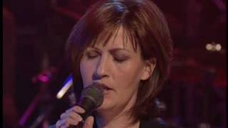 Miniatura de vídeo de "My Love Is Like a Red Red Rose - Karen Matheson"