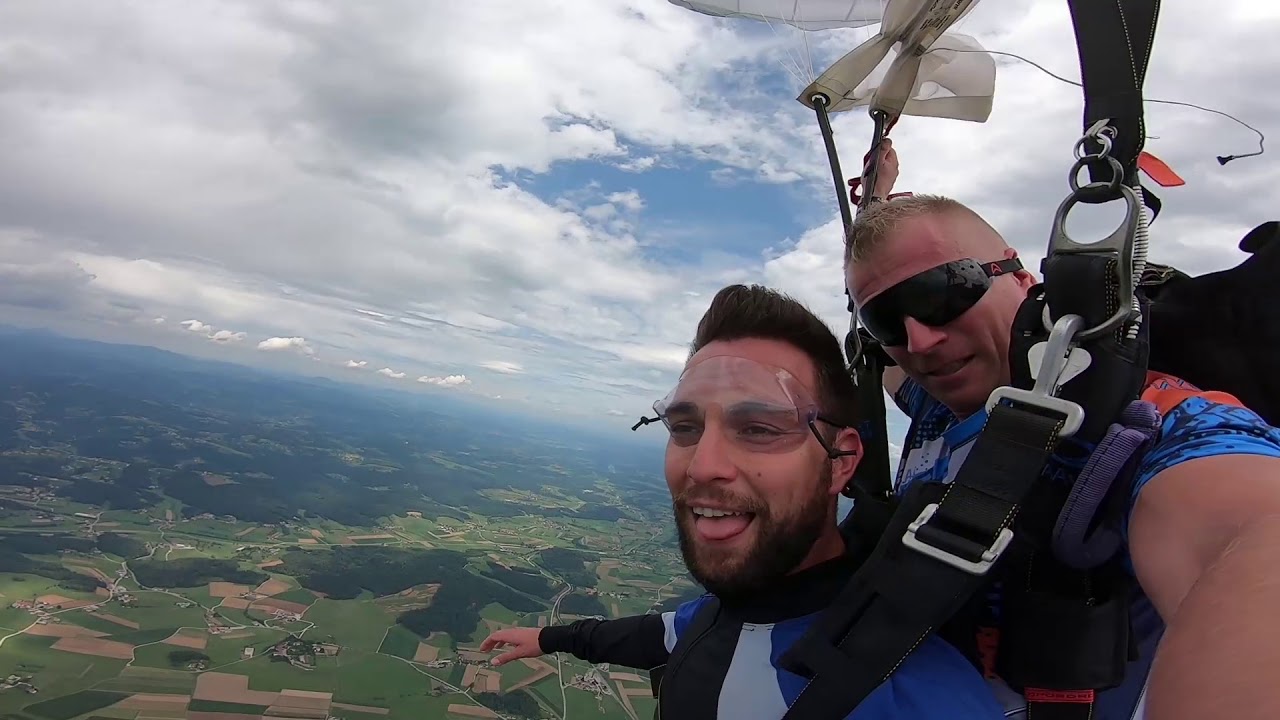 Skok padobranom Dinko Glavaš (Tamburaski sastav Kas) & Tandem Experti