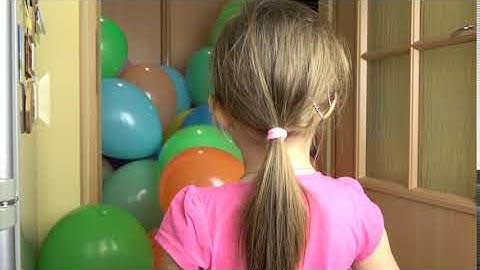 colors with Balloons ! Kids and daddy have fun playtime with color song !