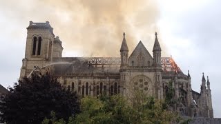 La basilique Saint-Donatien en feu