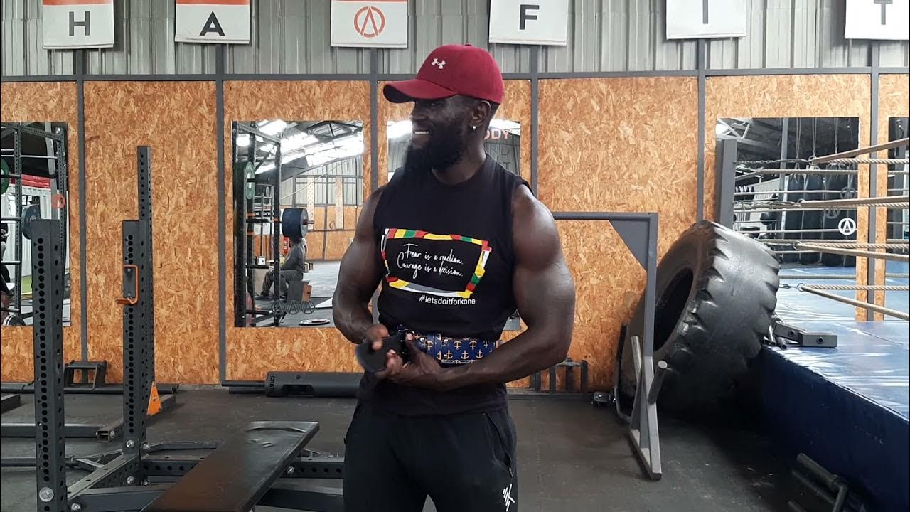 500kgs deadlift without straps. YouTube