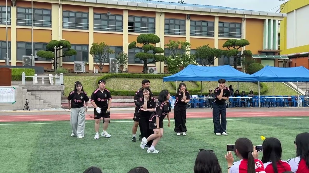 이서고등학교 체육대회 2학년 입장식
