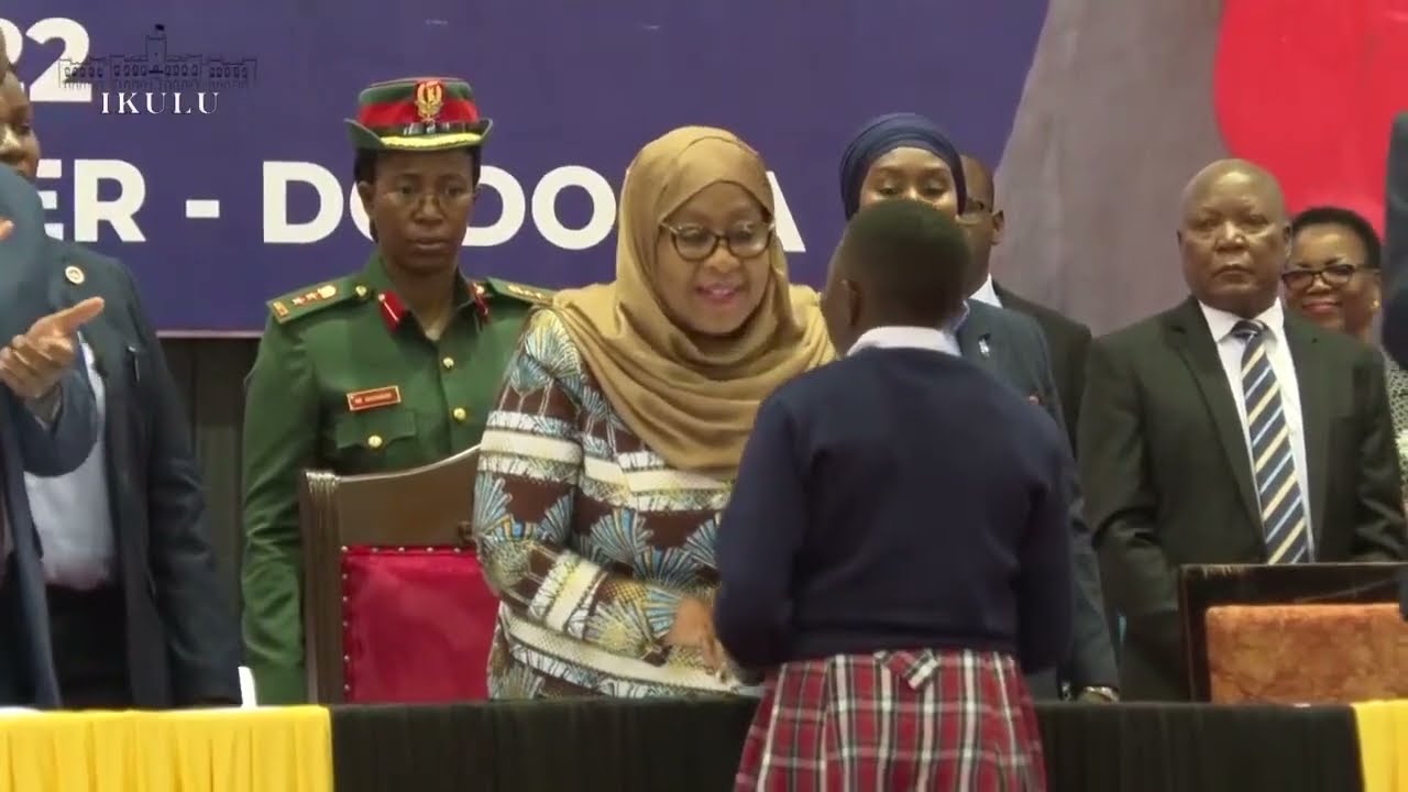 WATOTO WA ELLEN WHITE SHOOLS WAIMBA MBELE YA MHE RAIS SAMIA SULUHU HASSAN