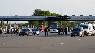 Coupe de France : des affrontements à un péage entre supporters de l'OL et du PSG, «deux bus en feu»