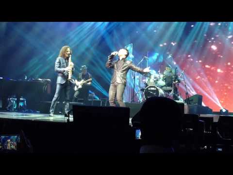 Kenny G And Journey's Arnel Pineda Live In Manila