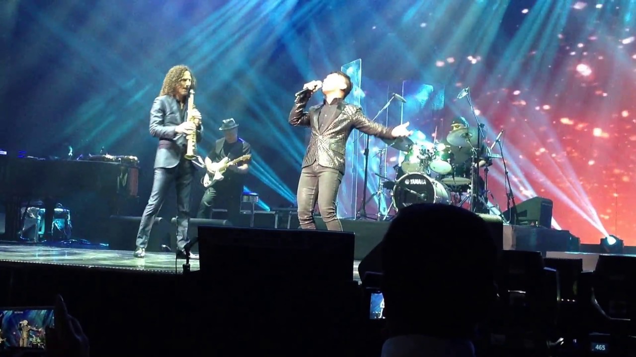 Kenny G and Journey's Arnel Pineda Live In Manila