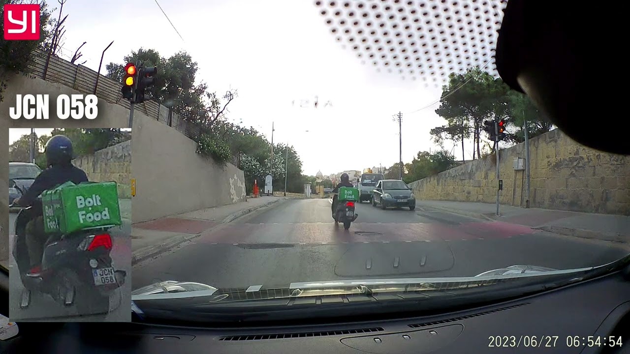 Malta traffic rules - It's orange so GO GO GO!!