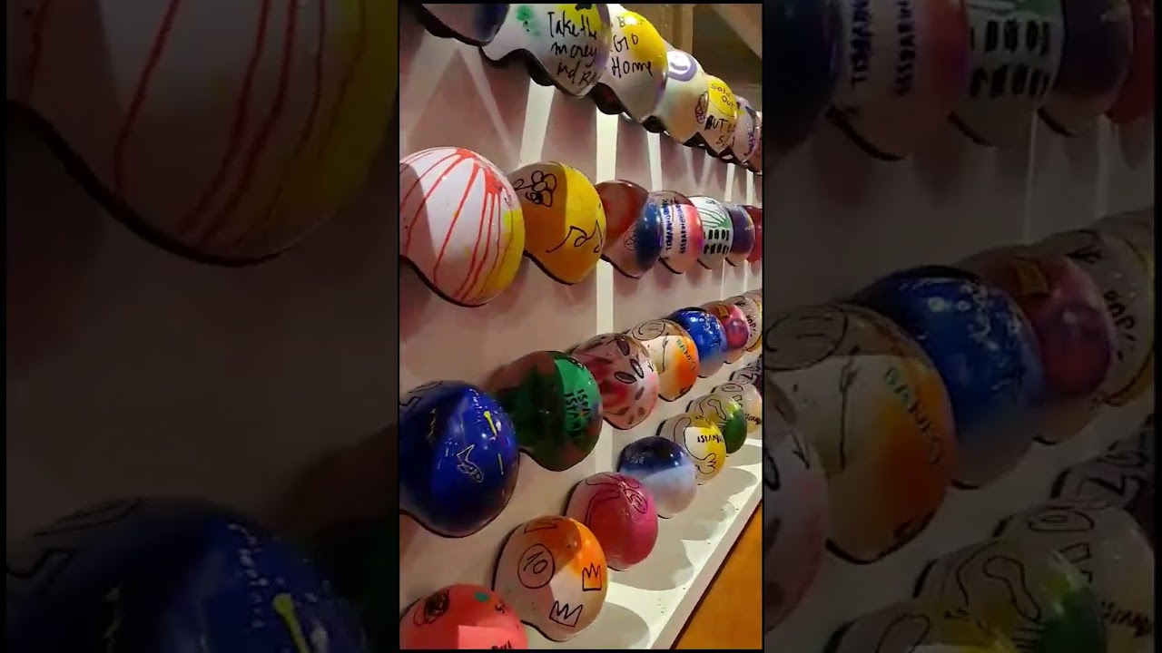 Rengârenk bir sergi... Jisbar İstanbul'da
