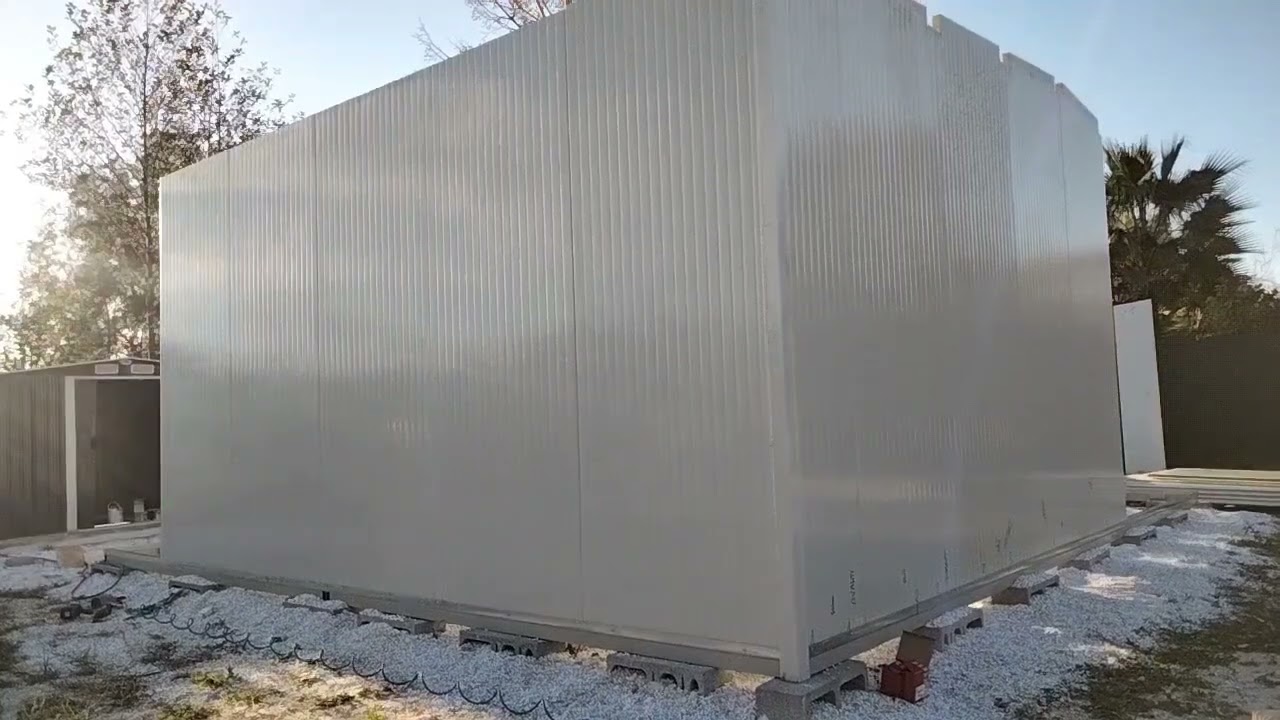 COSTRUZIONE CASETTA IN PANNELLI COIBENTATI