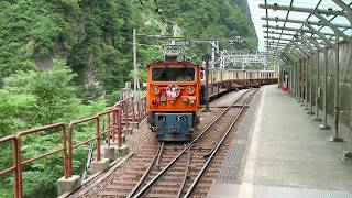 黒部峡谷鉄道トロッコ電車 欅平駅入線 Kurobe Gorge Railway Scenic Train