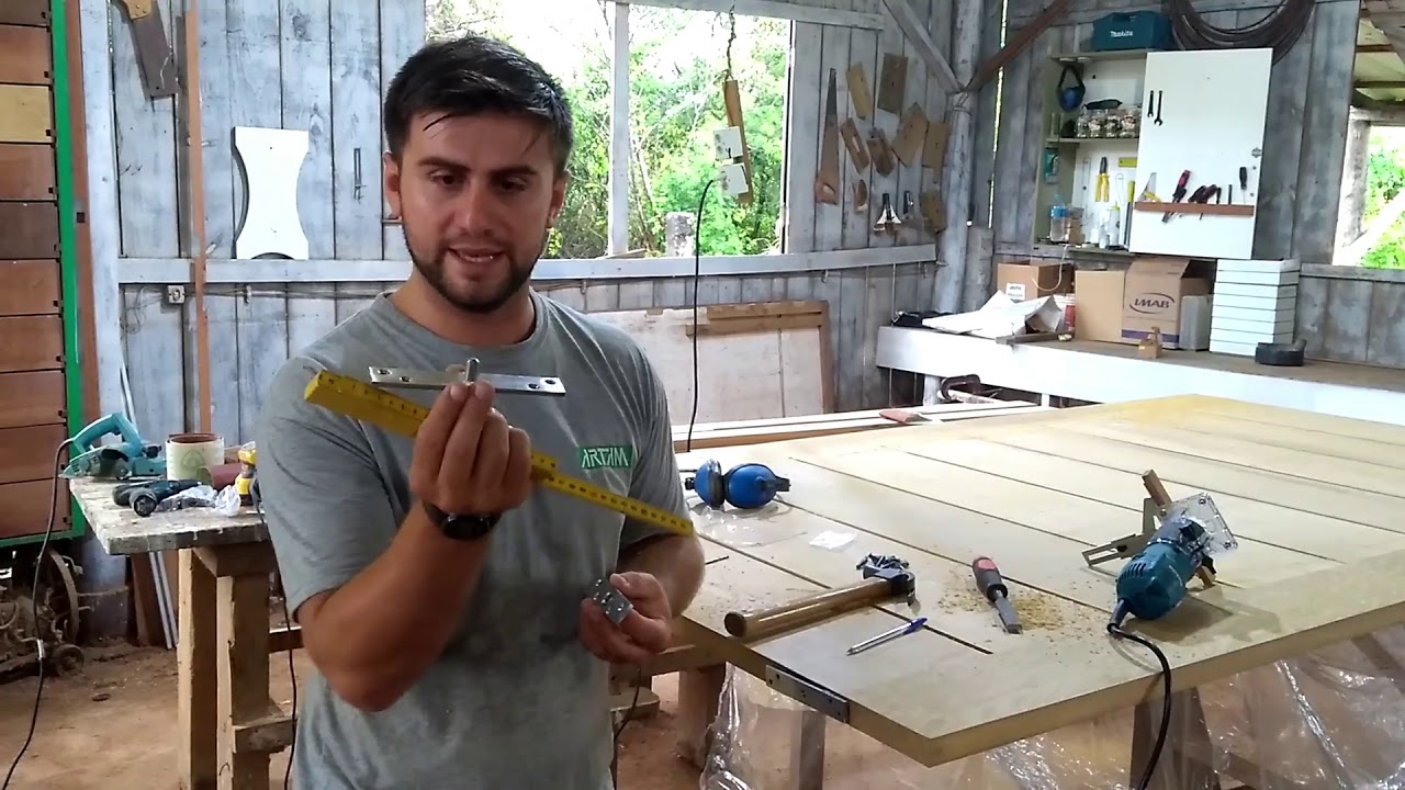 Ferrando porta Pivotante