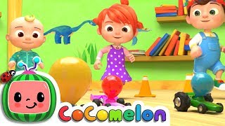 Toy Balloon Car Race | CoComelon Nursery Rhymes & Kids Songs chords