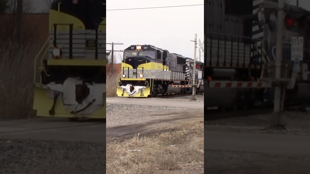 Pere Marquette Heritage Unit 6437 Leads Train 119 South To Flint, Michigan