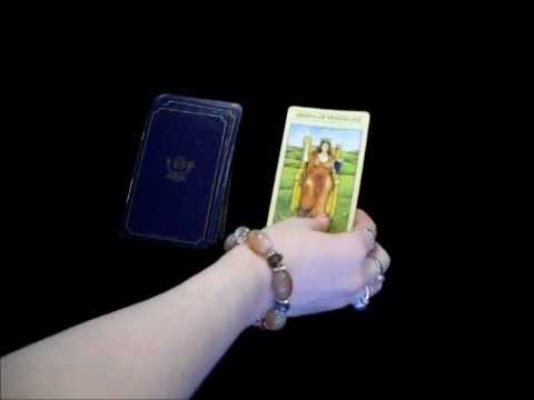 Video: Vad betyder Pentacles Queen i en kärleksläsning?