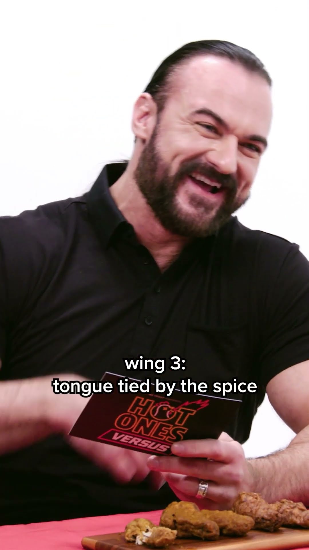 WWE's Sheamus and Drew McIntyre's reaction to every wing on Hot Ones Versus ❗?