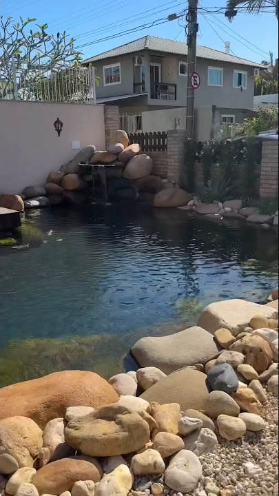 Fundo claro ou escuro? Qual você prefere? #lagoornamental #filtragem #lago #lagos #lagocarpa