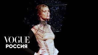 Показ весна-лето 1999 — переломный момент в карьере Александра Маккуина Показ весна-лето 1999 — переломный момент в карьере Александра Маккуина