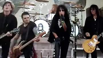 Alice Cooper - Woman of Mass Distraction (Live) Taste of Minnesota Harriet Island St. Paul 30JUN2006