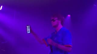 Yung Gravy FaceTimes bbno$ during the show (London 2019)