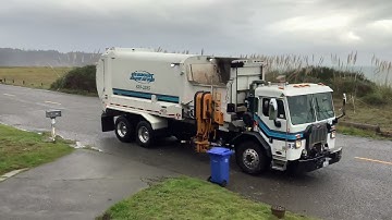 ￼ Christmas Eve Trash Humboldt Sanitation ￼Peterbilt 520 Labrie Automizer