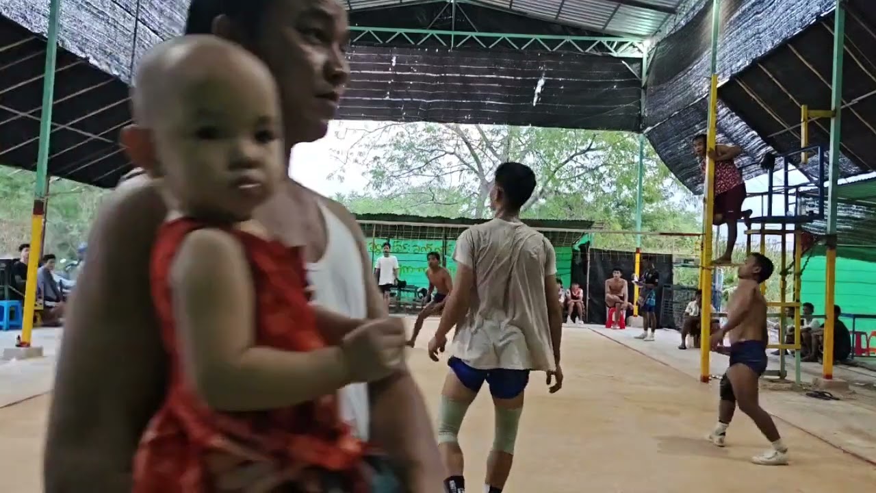 အူဝဲ မင်းသူ မလေးမဲကြီး Vs သားသားကြီး,ချစ်ကို,  နောင်းပုလဲချစ်ကိို