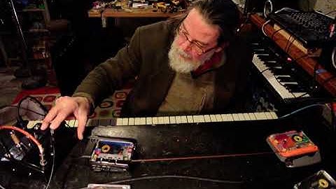 SoaringTortoise explains his DIY tape delay/looper.