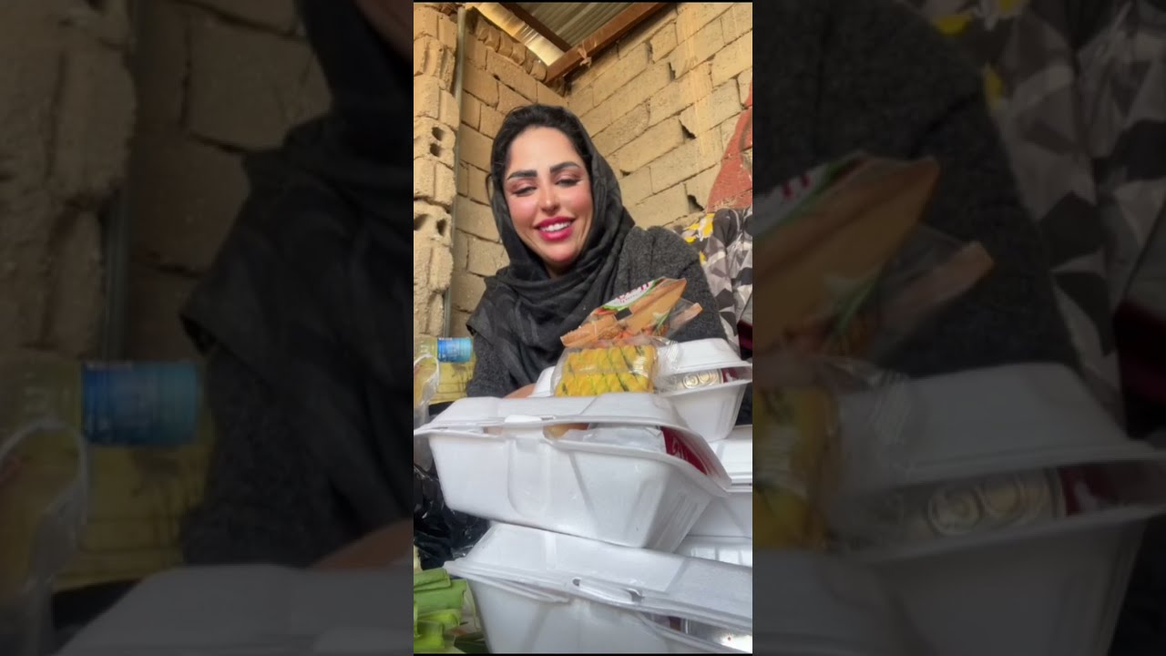 رجوع زينب من السوك وتوزع عليهم الحصص كلمن لفة بركر وببسي😋🥰#زينب_بنت_الديوانيه #العراق #ترند #اكسبلور