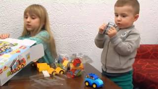 Ева и Кирил открывают Lego Duplo
