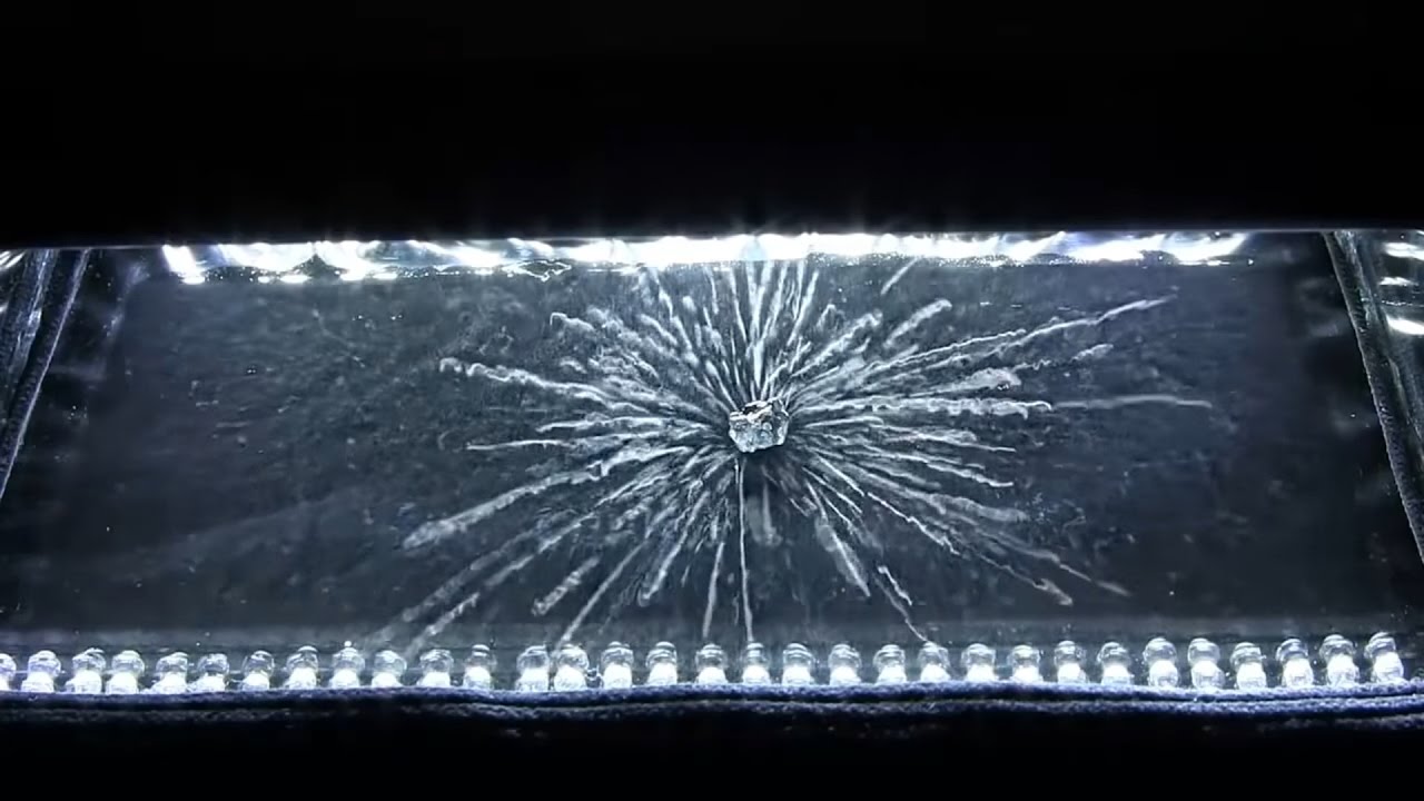 Распад урана-238 в камере Вильсона - YouTube