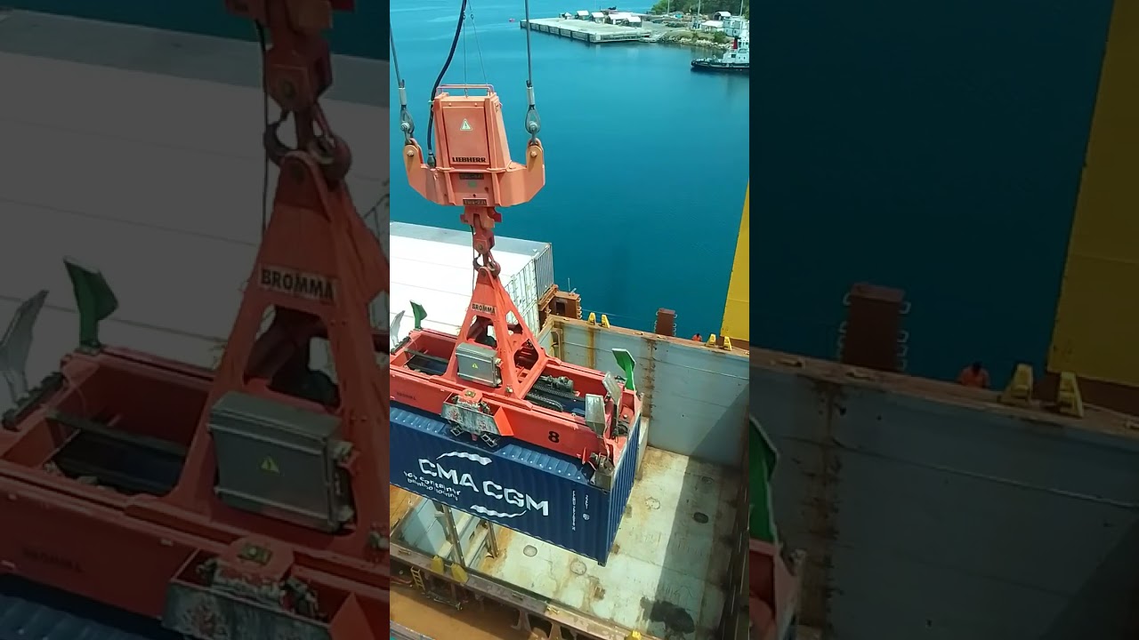 Dernières boîtes avant panneaux ## grutier portuaire ## 