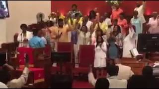 Vignette de la vidéo "Yes, Jesus Loves Me - Family & Friends Choir"