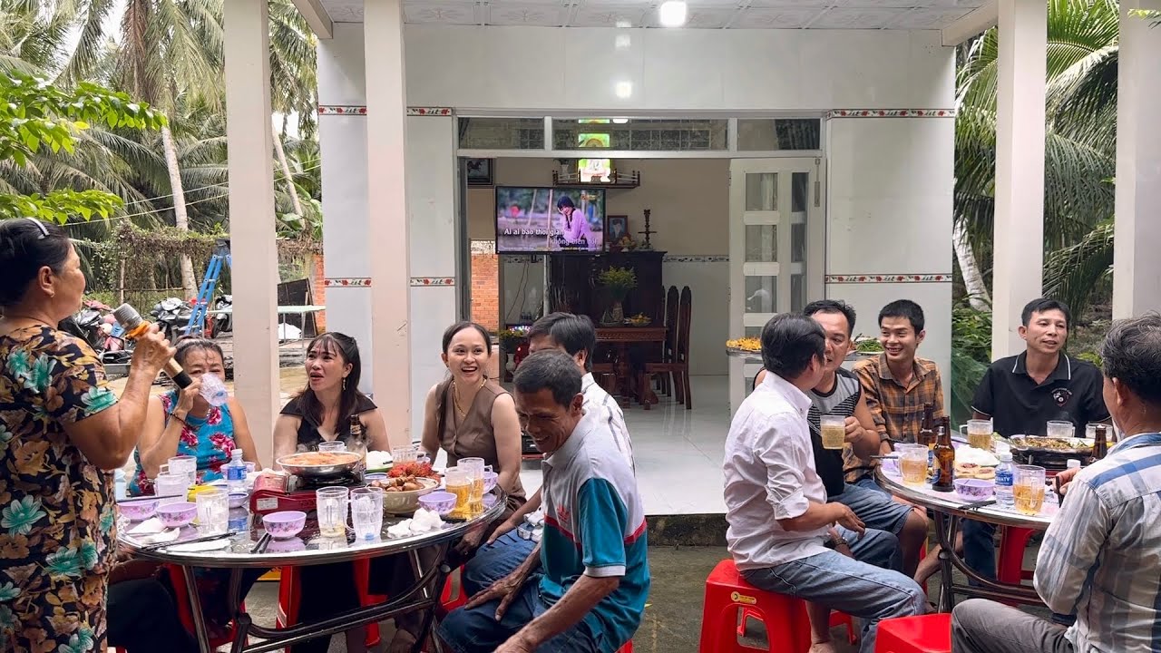 Đám Giỗ Mẹ Lần Thứ 11 Anh Em Họp Mặt Dùng Bữa Cơm Gia Đình / at6n