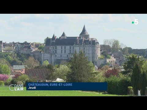 À Châteaudun, on vote comme le reste de la France - reportage #cdanslair 16.04.2022