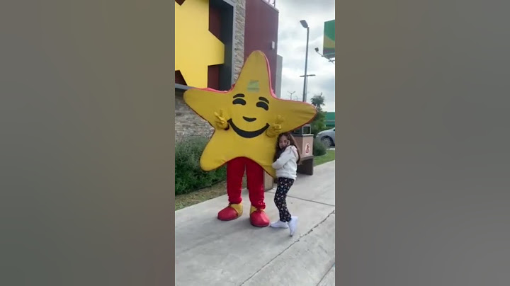 CON LA ESTRELLA DE CARLS JR FELIZ #carlsjr #hamburguesas #díadelniño