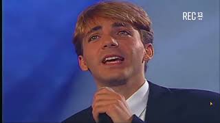 Cristian Castro canta &#39;Nunca voy a olvidarte&#39; en el programa chileno &#39;Venga conmigo&#39; 1995