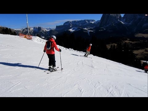 Video: Skiën Op Het Dak Van Het Skidorp Koutalaki, Een Futuristisch Fins Resort